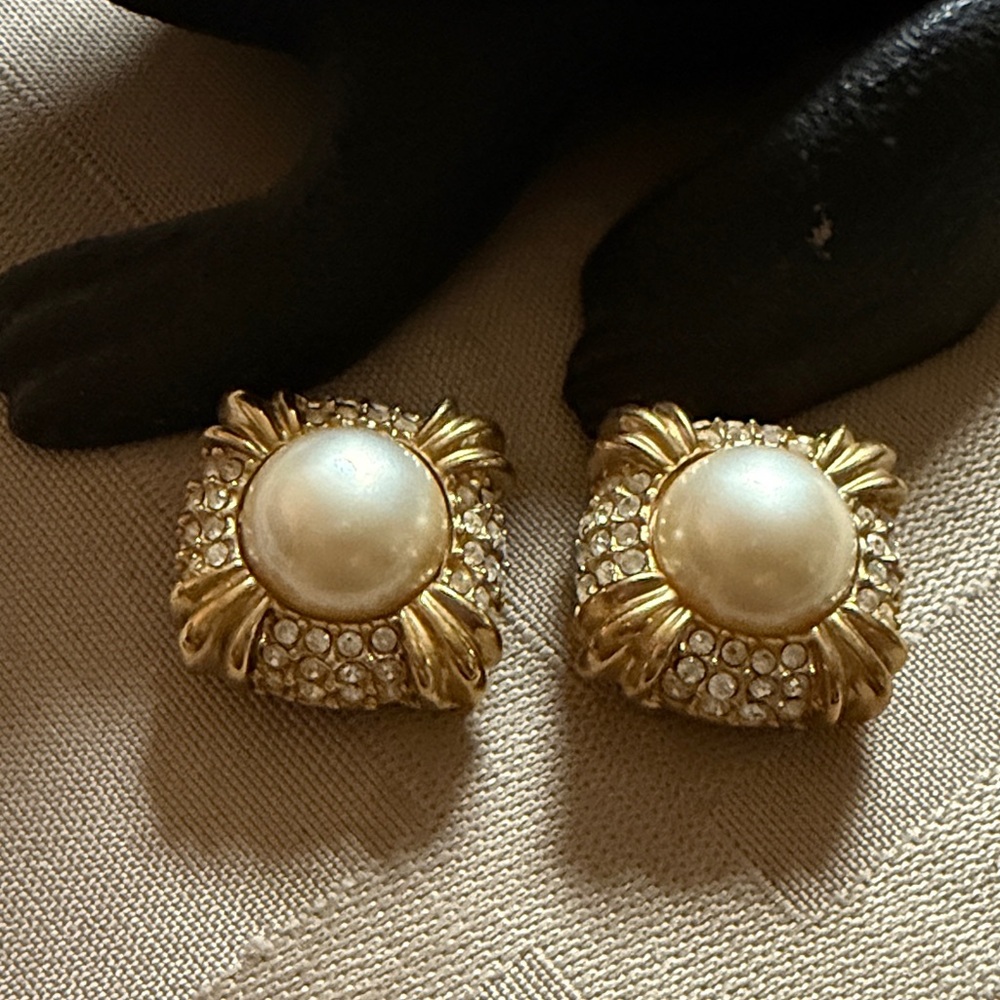 Vtg KREMENTZ Pearl and Rhinestone Gold tone Clip Earrings